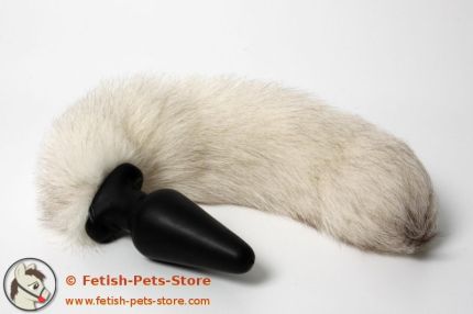 Plug with fur tail, color wild white
